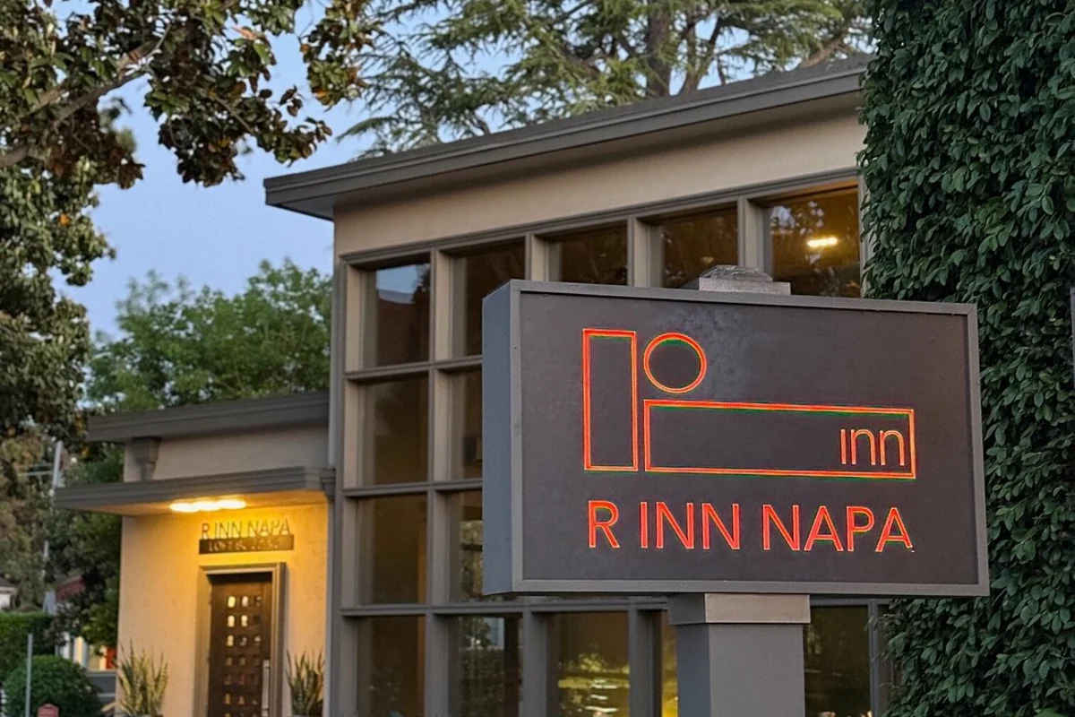 R Inn Napa exterior